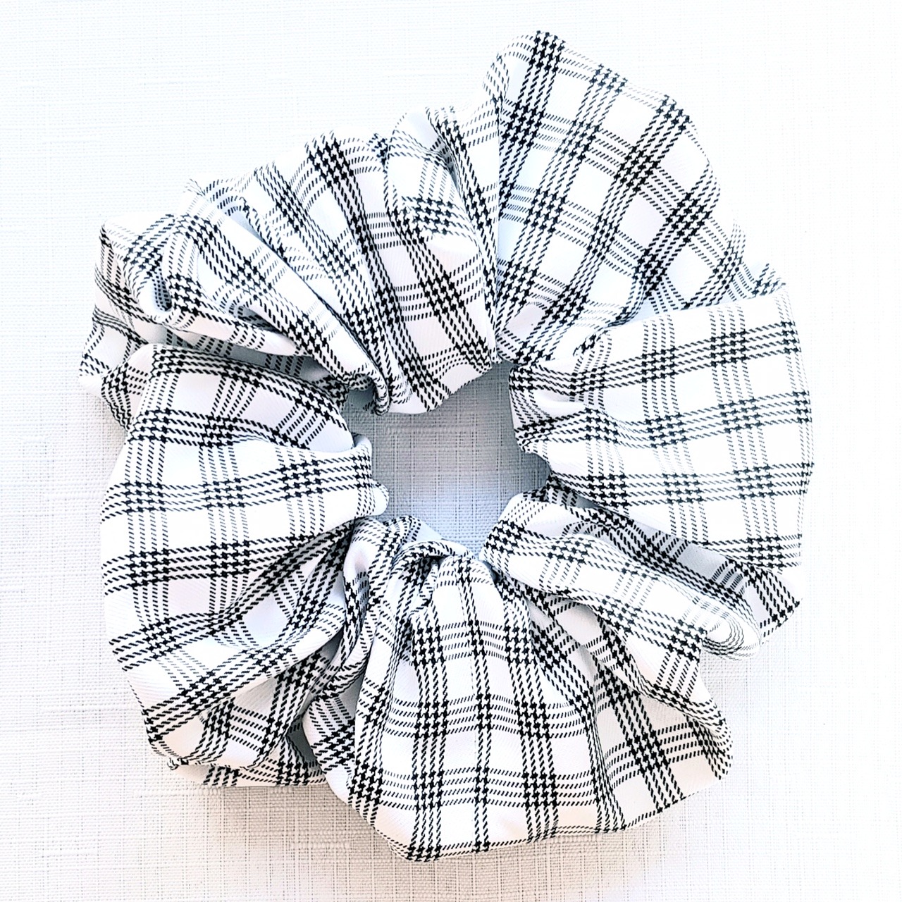 Chris Jewells | Small Houndstooth Check Scrunchie